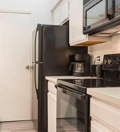 Cozy Near Mcc With Pool, Bbq, Covered Parking Holiday home