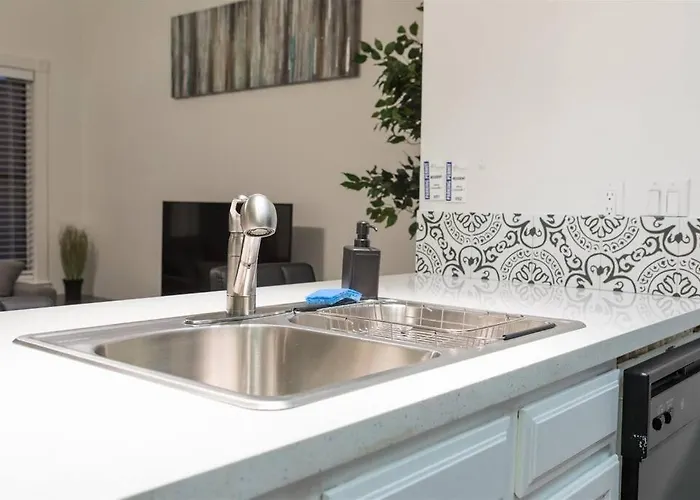 Cozy Near Mcc With Pool, Bbq, Covered Parking Holiday home *