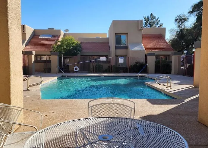 Cozy Near Mcc With Pool, Bbq, Covered Parking