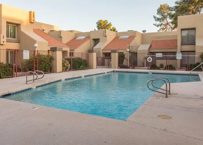 Holiday home Cozy Near Mcc With Pool, Bbq, Covered Parking
