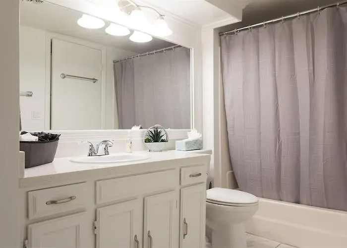 Cozy Near Mcc With Pool, Bbq, Covered Parking Holiday home *
